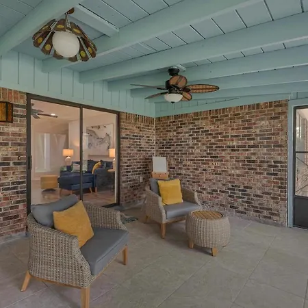 Quiet Relaxing Home - Close To Downtown & Beach 4Br-2Bt