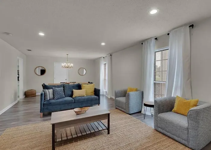 Quiet Relaxing - Close To Downtown & 4br-2bt Apartment Pensacola