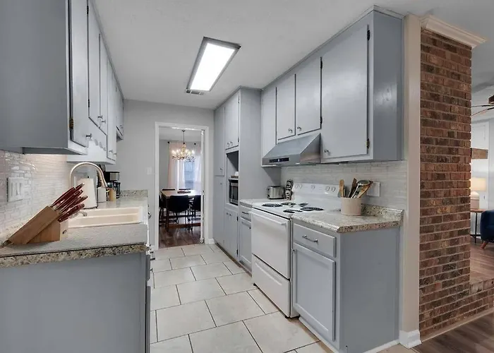 Quiet Relaxing - Close To Downtown & 4br-2bt Apartment Pensacola