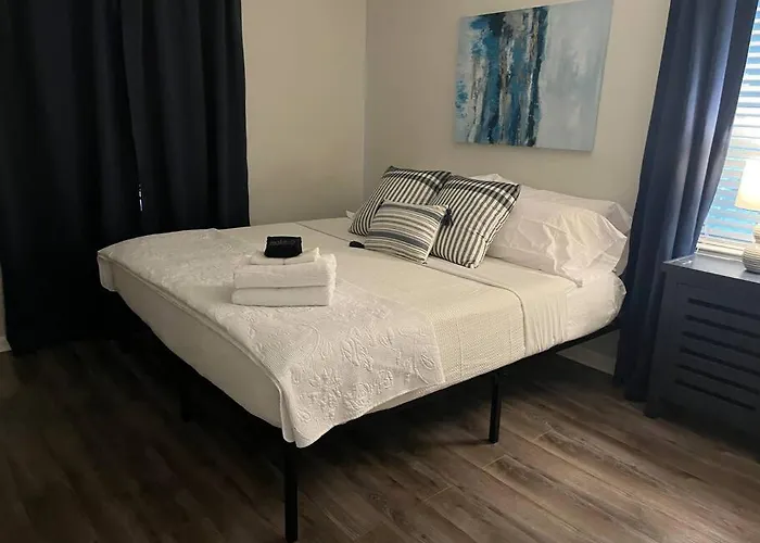 Quiet Relaxing - Close To Downtown & 4br-2bt * Pensacola