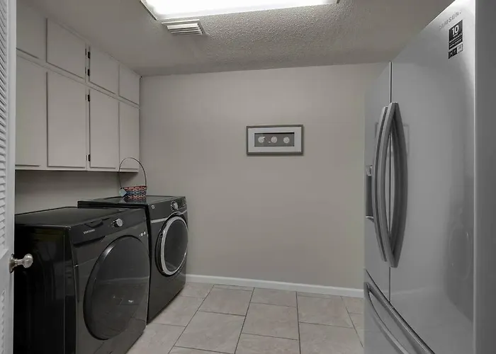 Quiet Relaxing - Close To Downtown & 4br-2bt Apartment *