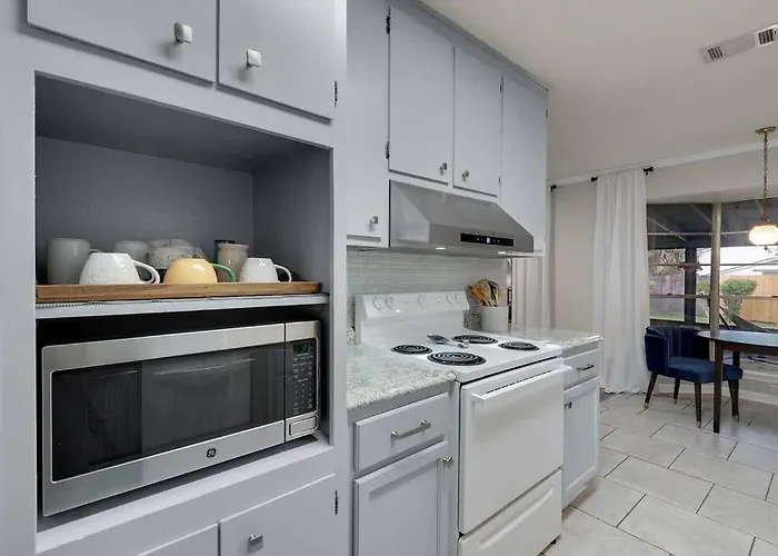 Quiet Relaxing - Close To Downtown & 4br-2bt * Pensacola